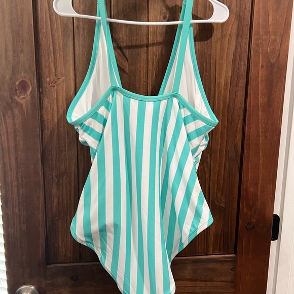 Women Swimsuit Plus Size NWOT - Picture 4 of 7